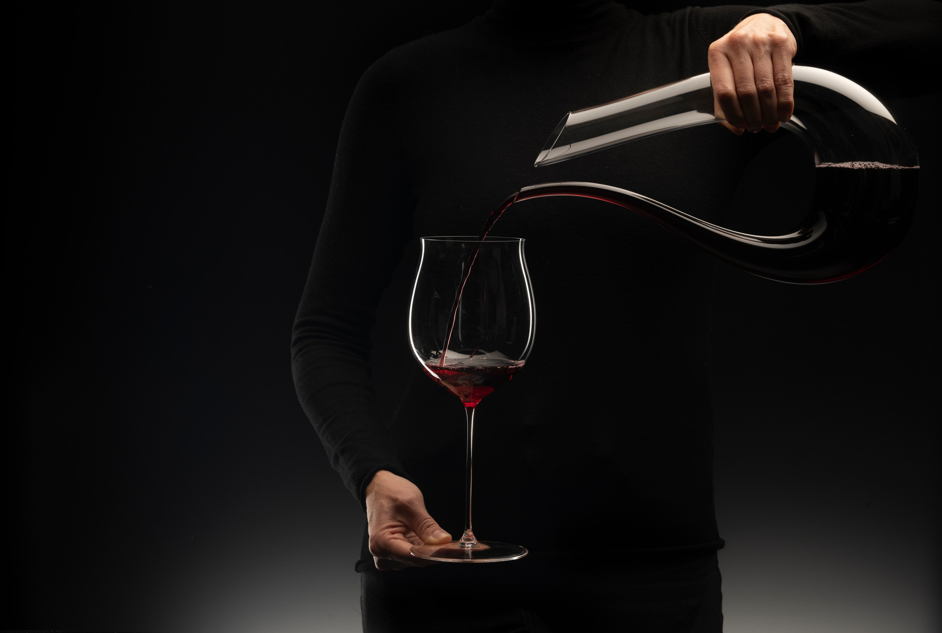 6425-16_1756-13_RIEDEL-Superleggero_Amadeo_free-decanting_4 (1)